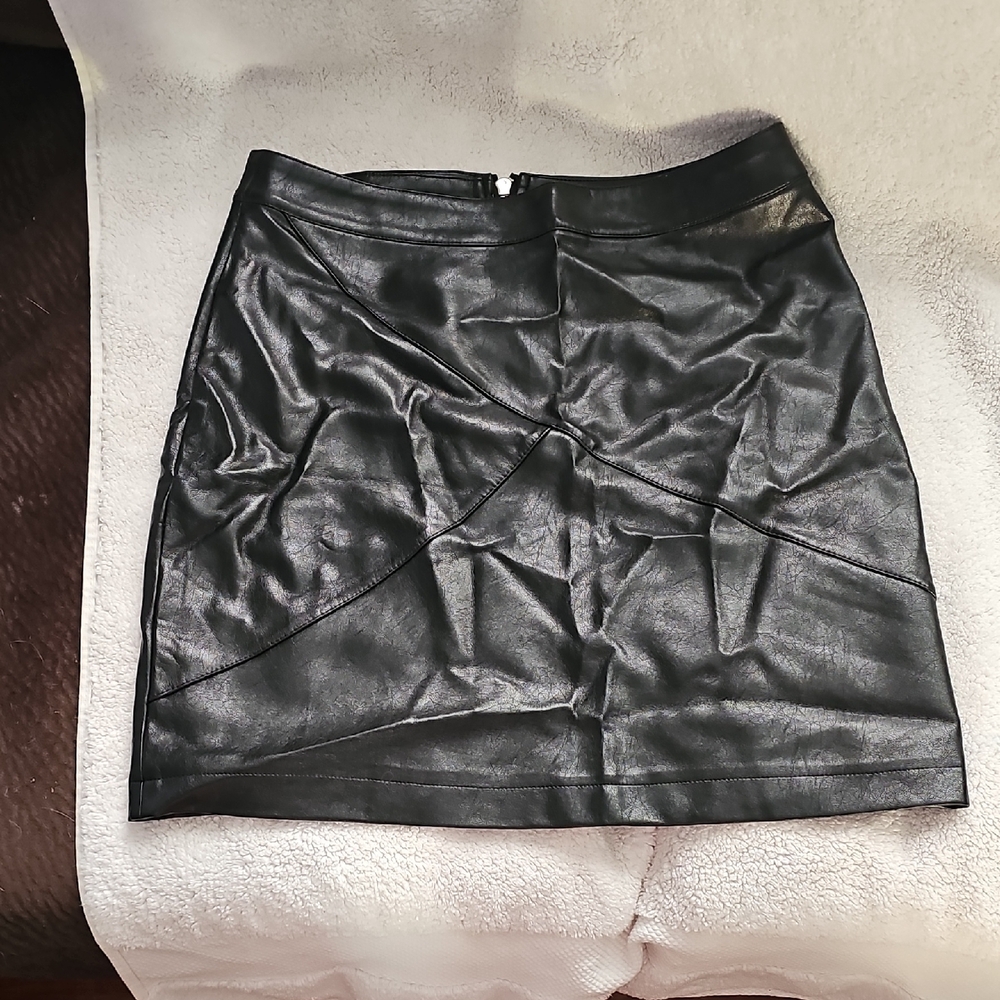 Chic Black Faux Leather Mini Skirt